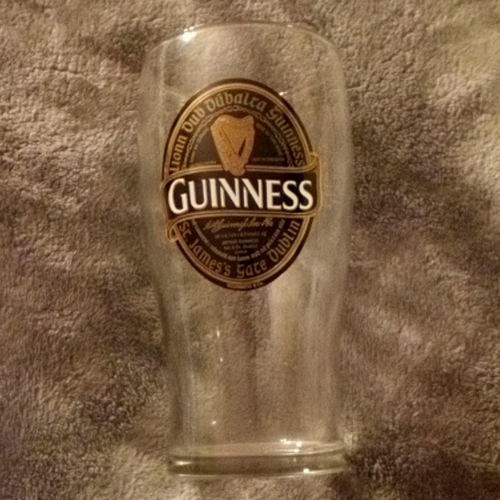 GUINNESS COLLECTABLE DRINKING GLASS